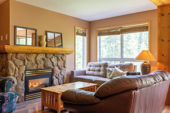 Cozy Living Room l Gas Fireplace