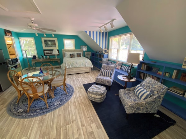 Deluxe Nautical Loft Very Private in separate building. Private patio w/grill.