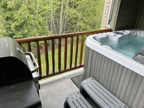 Hot Tub & Gas BBQ
