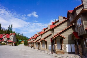 Stone Creek Chalet | Summertime