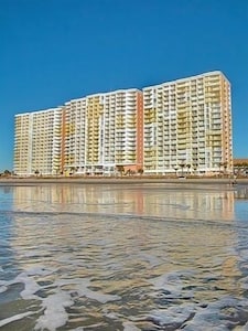 Gorgeous Oceanfront 3 Bedrooms Condo Sleeps 6-10 -Linens Included. 