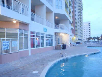 Gorgeous Oceanfront 3 Bedrooms Condo Sleeps 6-10 -Linens Included. 