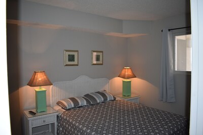 Gorgeous Oceanfront 3 Bedrooms Condo Sleeps 6-10 -Linens Included. 