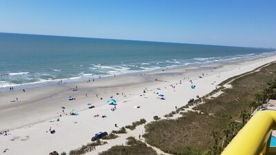 Gorgeous Oceanfront 3 Bedrooms Condo Sleeps 6-10 -Linens Included. 