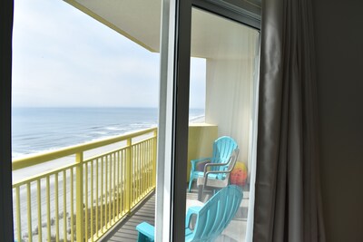 Gorgeous Oceanfront 3 Bedrooms Condo Sleeps 6-10 -Linens Included. 
