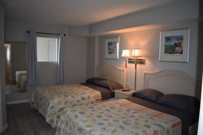 Gorgeous Oceanfront 3 Bedrooms Condo Sleeps 6-10 -Linens Included. 