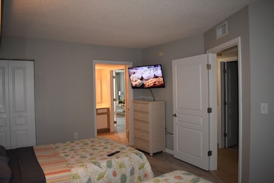 Gorgeous Oceanfront 3 Bedrooms Condo Sleeps 6-10 -Linens Included. 