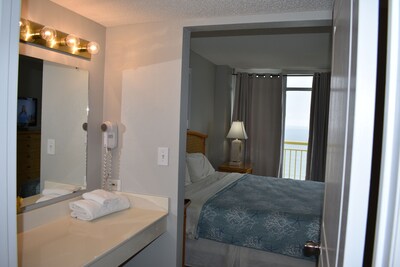 Gorgeous Oceanfront 3 Bedrooms Condo Sleeps 6-10 -Linens Included. 