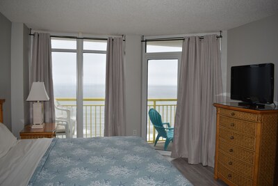 Gorgeous Oceanfront 3 Bedrooms Condo Sleeps 6-10 -Linens Included. 