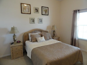 Queen Bedroom w/ 39' Flat Screen TV