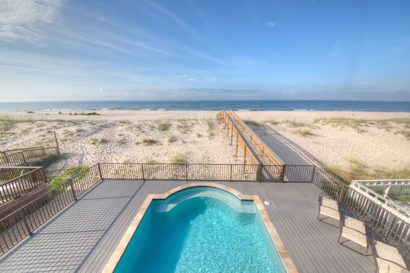 Pool, dune walk-over & beach