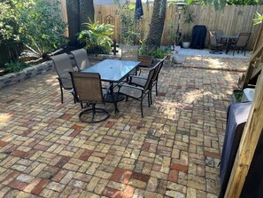 New! New orleans brick Courtyard. Thi area is shared between main house & Suite