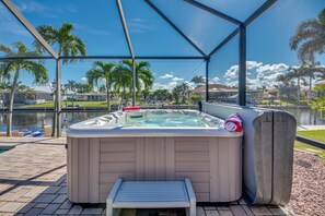 six person hottub