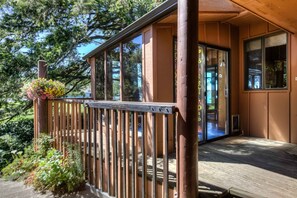 Entry Deck
