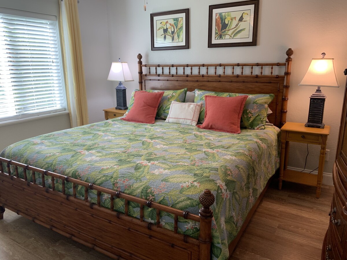 The Sunshine Cottage. Walk To Beach, Shops, Dining & Water Sports