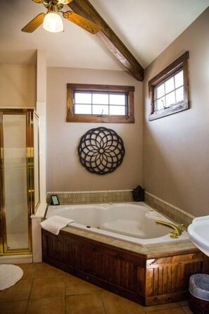 Bathroom with jacuzzi tub