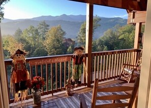 Beautiful views of Smoky Mountains  and minutes to most attractions!