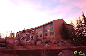 CC lodge bldg#1 w/pool-Jacuzzi, fitness-gym, Copper Lounge & laundry facility.