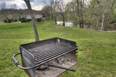 Amy's Waterfront Blessing w/ Hot Tub, Grill, & Fishing 2 King Master Suites