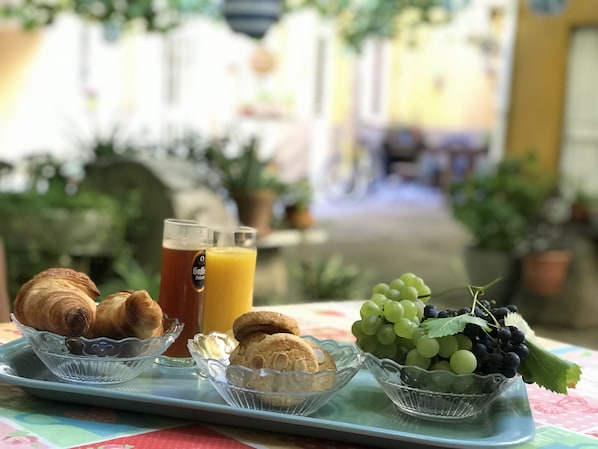 Enjoy a locally sourced breakfast featuring Pastelería Kasmi Calle Ave María 18