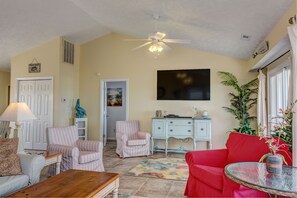 Huge Smart TV, Porcelain tile floors,  tasteful decorations throughout.