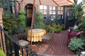 Private courtyard for guests and entrance to cottage apt.
