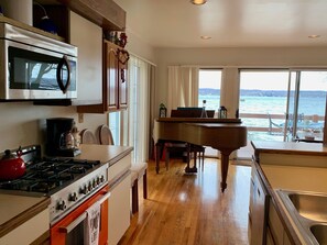 Play@Lake. Tuned in June 2020.   If U want 2 use the piano, its $125 4 tuning.  