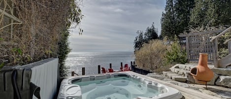 Spectacular  south facing ocean view 
the house is right on the beach