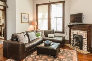 Living Room - Fireplaces do not work