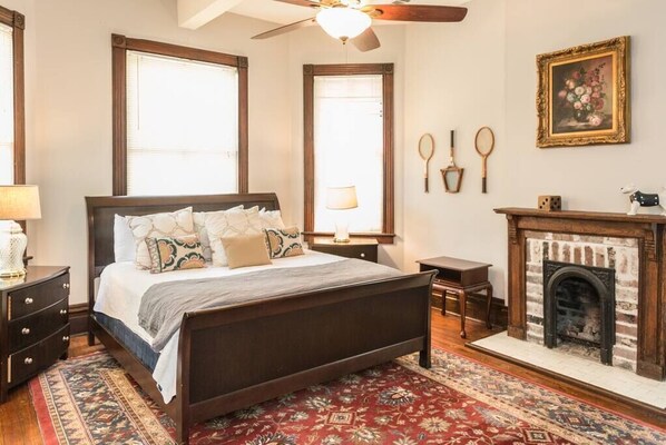 Master bedroom with King Bed - Fireplaces do not work