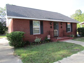 Front of 950 Sq Ft Cottage