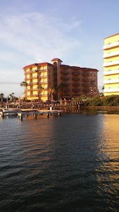 Its Got it All! Bayfront, Fishing, Views of Bay, Gulf , Island