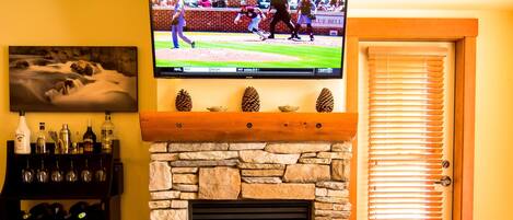 Giant 55-inch HDTV+Dish, bar, gas fireplace, and beautiful artwork await you!