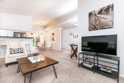 Modern home just minutes from the Balloon Fiesta and three minues from I25 
