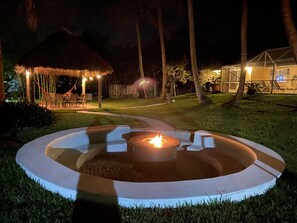 Fire Pit for 12 people. Enjoy the night. 