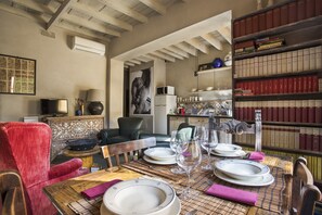 DINING TABLE IN THE LIVING ROOM