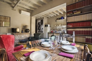 DINING TABLE IN THE LIVING ROOM