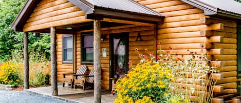 Cayuga Lake Cabins Cabin A exterior