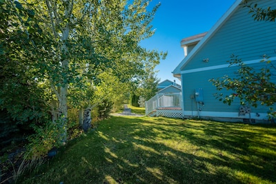 Beautiful vacation rental close to Bozeman airport, downtown, and MSU campus. 