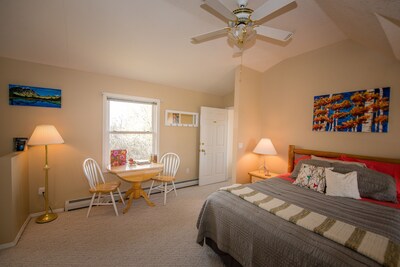 Beautiful vacation rental close to Bozeman airport, downtown, and MSU campus. 