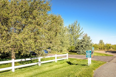 Beautiful vacation rental close to Bozeman airport, downtown, and MSU campus. 