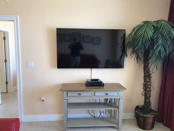 60" Vizio HD LED TV w/ Comcast Hi-Def Cable Box & Samsung Blu-Ray Player