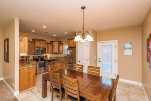 Kitchen & Dining Area