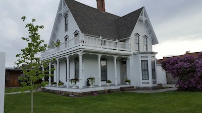 Wisdom House Built 1878,  In The Heart Of Downtown Baker City Historic District
