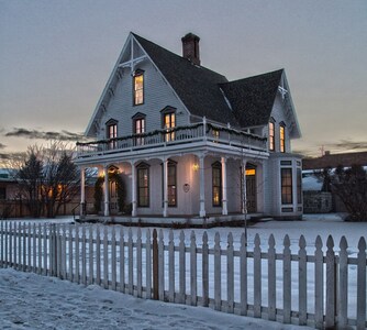 Wisdom House Built 1878,  In The Heart Of Downtown Baker City Historic District