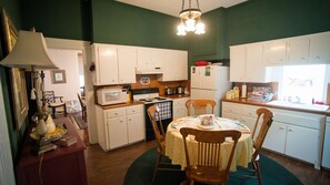 Large Kitchen fully equipped 