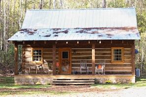 The Oakley House was built in 2015 from hand-hewn logs dating back to the 1800's