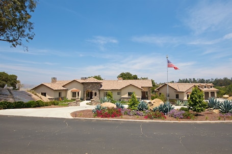 Boulder View Estate