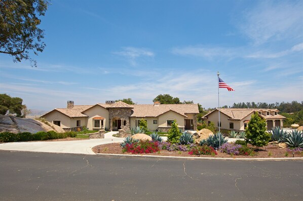 Boulder View Estate