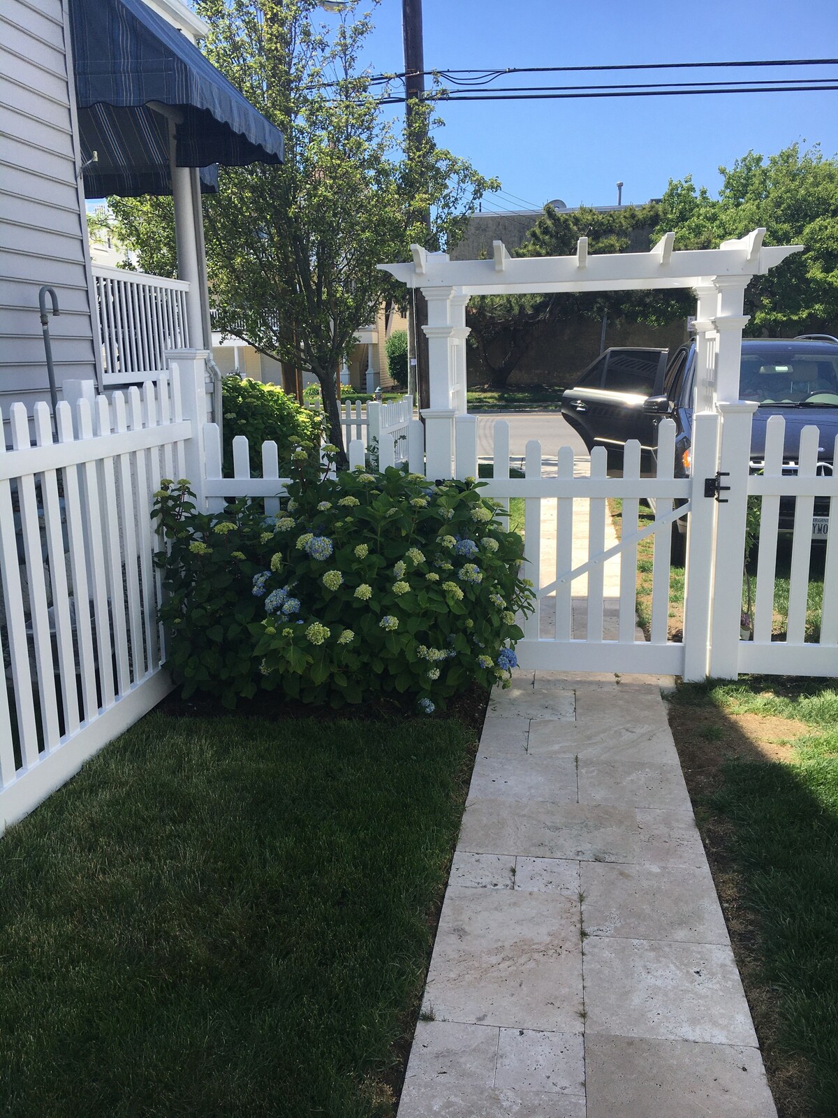 WALK TO THE BEACH CUTE AS A BUTTON SINGLE FAMILY HOME/PET FRIENDLY/ FENCED YARD